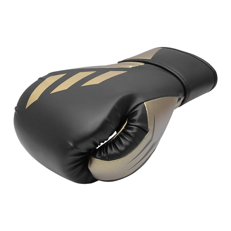 Black and gold boxing glove in Black/Gold Met color, 10 oz weight.